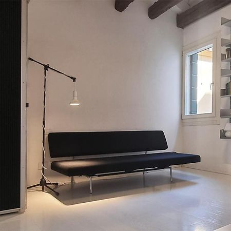 White Frari Apartment เวนิส ภายนอก รูปภาพ