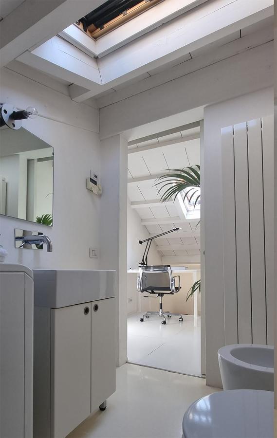 White Frari Apartment เวนิส ภายนอก รูปภาพ